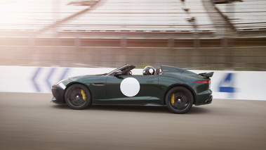 Jaguar F-Type Project 7 - bleue - profil gauche dynamique