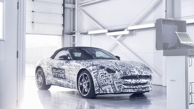 Jaguar F-Type - proto camouflé - 3/4 avant droit