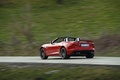 Jaguar F-Type S V8 rouge 3/4 arrière gauche filé