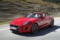 Jaguar F-Type S V8 rouge 3/4 avant gauche travelling