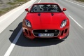 Jaguar F-Type S V8 rouge face avant travelling debout