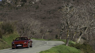 Jaguar F-Type V6 S rouge 3/4 avant gauche 2