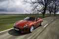 Jaguar F-Type V6 S rouge 3/4 avant gauche travelling