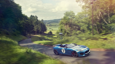 Jaguar Project 7 - bleu - 3/4 avant droit dynamique