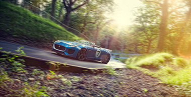 Jaguar Project 7 - bleu - 3/4 avant gauche dynamique