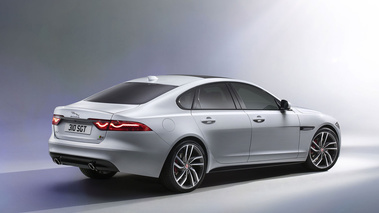 Jaguar XF 2015 - Blanche - 3/4 arrière droit