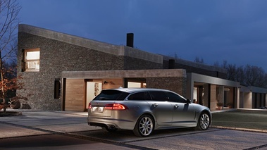 Jaguar XF Sportbrake gris 3/4 arrière droit 2