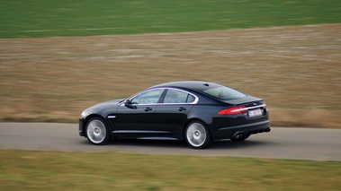 Jaguar XFR MkII noir 3/4 arrière gauche filé