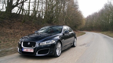 Jaguar XFR MkII noir 3/4 avant gauche travelling 3