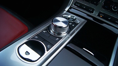 Jaguar XFR MkII noir console centrale