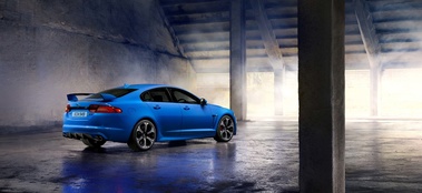 Jaguar XFR-S bleu 3/4 arrière droit 2