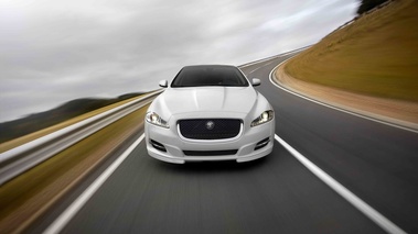 Jaguar XJ Pack Sport blanc face avant travelling