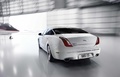 Jaguar XJ Ultimate blanc 3/4 arrière gauche travelling