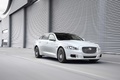 Jaguar XJ Ultimate blanc 3/4 avant droit travelling