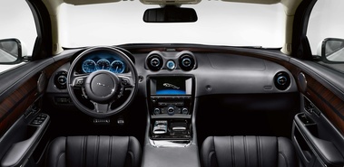 Jaguar XJ Ultimate blanc tableau de bord