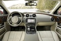 Jaguar XJ V6 AWD rouge intérieur