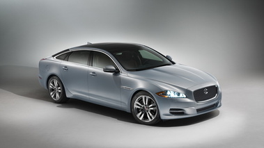 Jaguar XJL 2014 - bleu - 3/4 avant droit