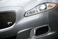 Jaguar XJR 2013 - grise - détail phares