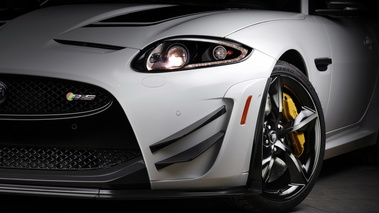 Jaguar XKR-S GT - blanche - détail, avant