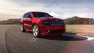 Jeep Grand Cherokee SRT 2014 - rouge - 3/4 avant droit, dynamique