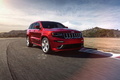 Jeep Grand Cherokee SRT 2014 - rouge - 3/4 avant droit, dynamique