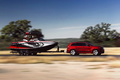 Jeep Grand Cherokee SRT 2014 - rouge - profil droit avec remorque bateau