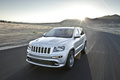 Jeep Grand Cherokee SRT-8 gris 3/4 avant gauche travelling