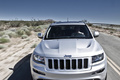 Jeep Grand Cherokee SRT-8 gris face avant travelling debout