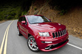 Jeep Grand Cherokee SRT-8 rouge 3/4 avant droit penché 2