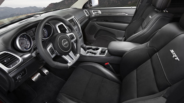 Jeep Grand Cherokee SRT-8 rouge intérieur 2