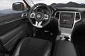 Jeep Grand Cherokee SRT-8 rouge intérieur