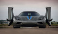 Koenigsegg Agera anthracite face avant portes ouvertes