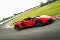 Lamborghini Aventador J rouge 3/4 avant droit travelling penché