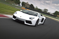 Lamborghini Aventador LP700-4 blanc 3/4 avant gauche travelling penché