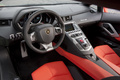 Lamborghini Aventador LP700-4 orange intérieur