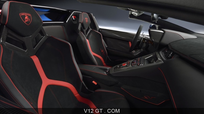La Lamborghini Aventador SV LP7504 est dot\u00e9e d\u002639;un moteur V12 de 750 chevaux qui lui permet de 
