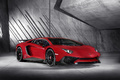 Lamborghini Aventador LP750-4 SV rouge 3/4 avant droit