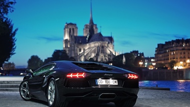 Lamborghini Aventador noir 3/4 arrière gauche 2