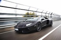 Lamborghini Aventador noir 3/4 avant gauche travelling penché