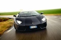 Lamborghini Aventador noir face avant travelling penché 3