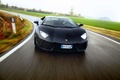 Lamborghini Aventador noir face avant travelling penché