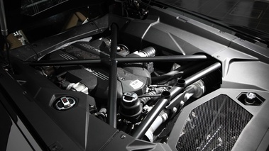 Lamborghini Aventador noir moteur