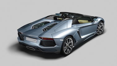 Lamborghini Aventador Roadster - bleu Azzuro Thetis - 3/4 arrière droit