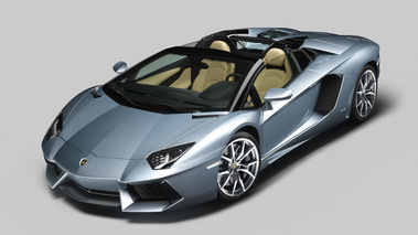 Lamborghini Aventador Roadster - bleu Azzuro Thetis - 3/4 avant gauche