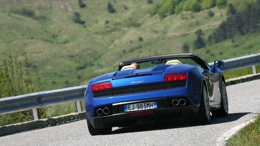 Lamborghini Gallado LP550-2 Spyder bleu 3/4 arrière droit penché