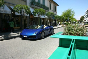 Lamborghini Gallado LP550-2 Spyder bleu vue de 3/4 avant gauche en filé