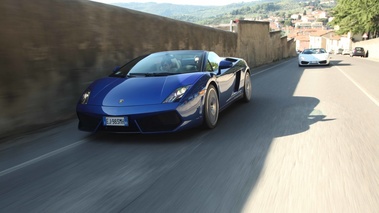 Lamborghini Gallado LP550-2 Spyder bleu 3/4 avant gauche travelling 2