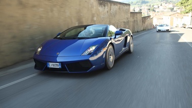 Lamborghini Gallado LP550-2 Spyder bleu 3/4 avant gauche travelling