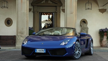 Lamborghini Gallado LP550-2 Spyder bleu 3/4 avant gauche