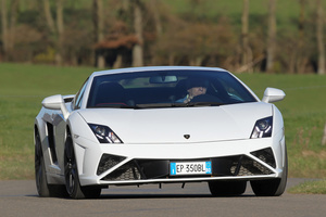 Lamborghini Gallardo LP560-4 MkII blanc vue de 3/4 avant droit